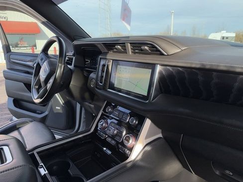 Used 2022 GMC Yukon XL Denali image 30