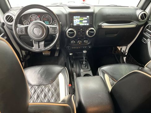 Used 2017 Jeep Wrangler Unlimited Sahara w/ Dual Top Group AWD/4WD image 4