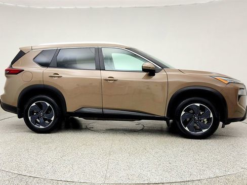 Used 2024 Nissan Rogue SV w/ SV Premium Package FWD image 4