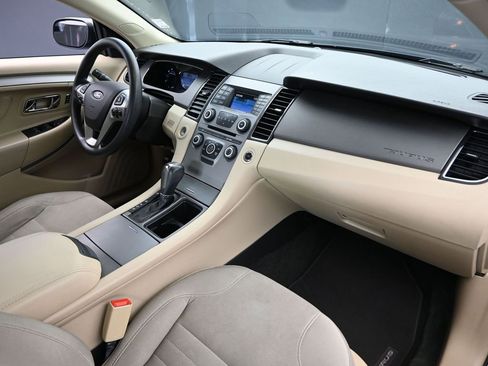 Used 2017 Ford Taurus SE image 28