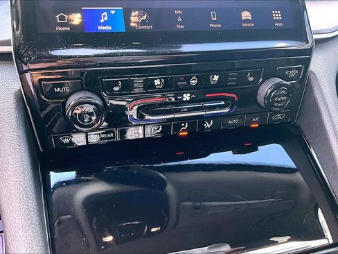 Used 2022 Jeep Grand Cherokee Limited 4xe w/ Luxury Tech Group II AWD/4WD image 16
