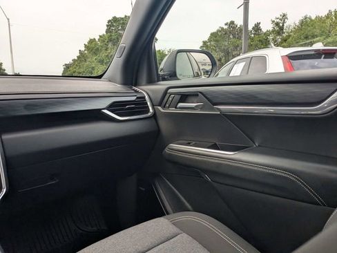 Used 2025 GMC Acadia Elevation FWD image 16