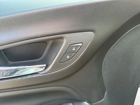 Used 2019 Chevrolet Equinox LT image 11