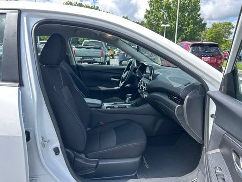 Used 2025 Nissan Sentra SV FWD image 16