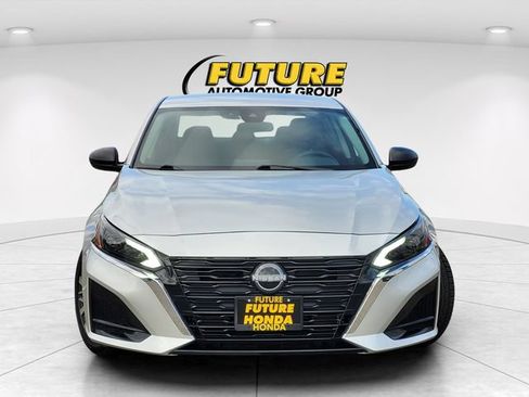 Used 2024 Nissan Altima 2.5 SV FWD image 2