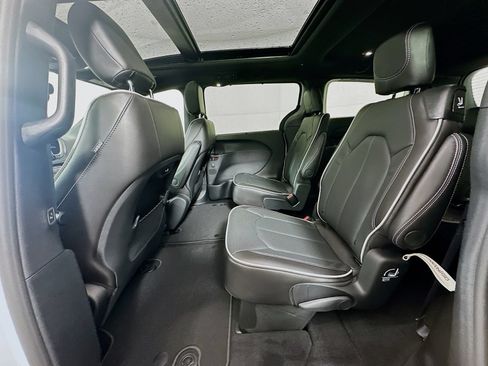 New 2026 Chrysler Pacifica Limited w/ S Appearance Package FWD image 16