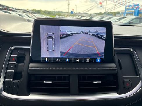 Used 2021 Chevrolet Suburban Premier w/ Premium Package AWD/4WD image 17