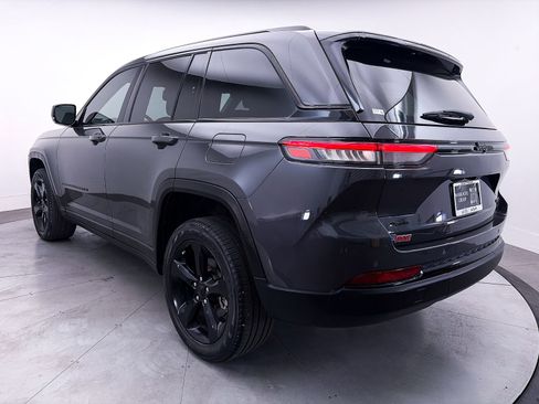 Used 2024 Jeep Grand Cherokee Limited w/ Black Appearance Package AWD/4WD image 12