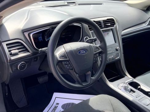 Used 2019 Ford Fusion SE FWD image 17