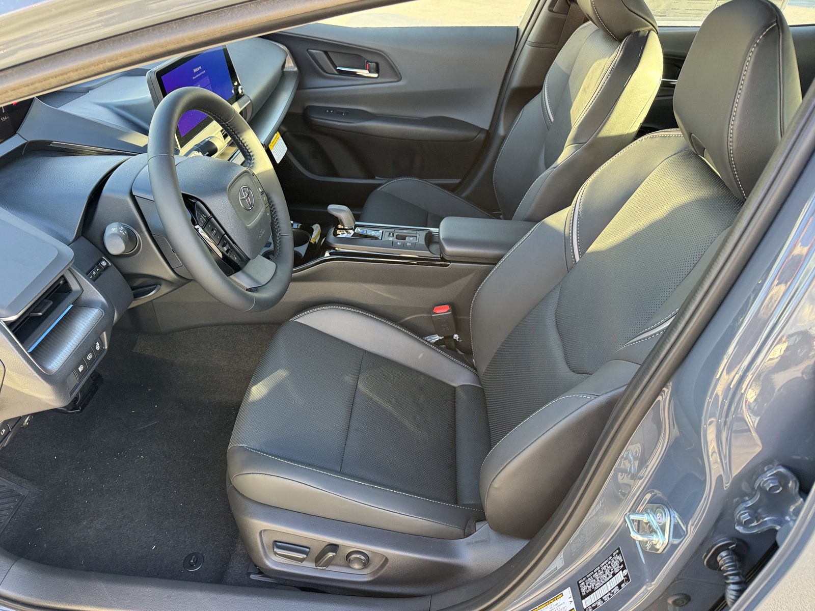 New 2027 Toyota Prius XLE FWD image 2