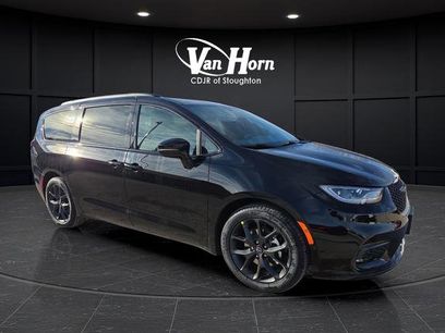 New 2026 Chrysler Pacifica Select w/ S Appearance Package