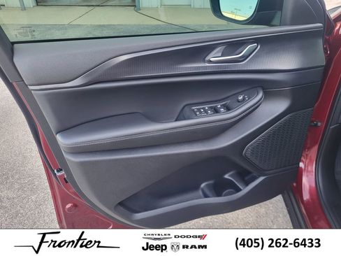 New 2025 Jeep Grand Cherokee L Laredo w/ Luxury Tech Group I image 14