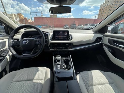 Certified 2025 Nissan Rogue SV FWD image 19