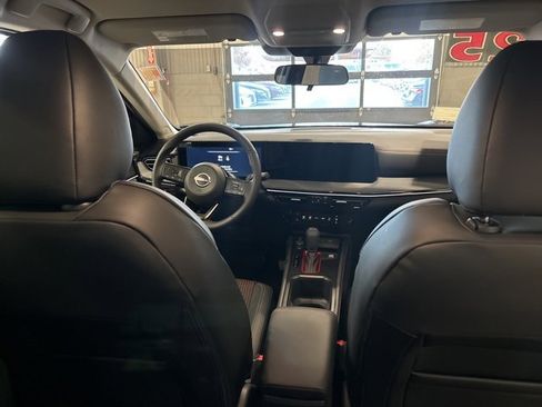 New 2025 Nissan Kicks SR image 14