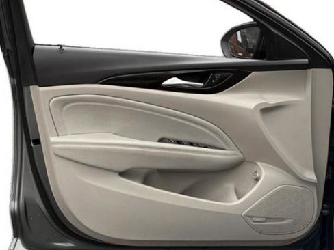 Used 2019 Buick Regal Essence w/ Driver Confidence Package I image 14