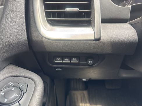 Used 2022 GMC Terrain SLT w/ Infotainment Package II AWD/4WD image 17
