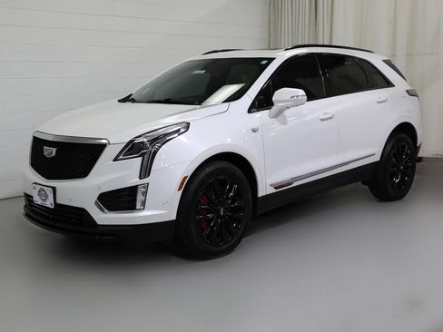 Used 2025 Cadillac XT5 Sportv w/ LPO, Red Accent Package AWD/4WD image 15