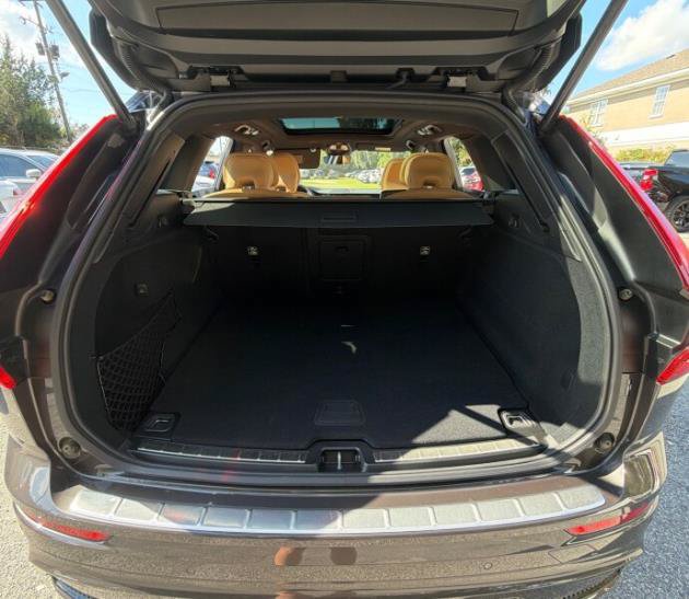 Used 2025 Volvo XC60 T8 Ultra w/ Climate Package AWD/4WD image 9