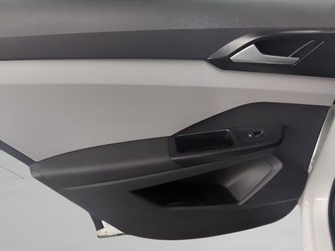 Used 2023 Volkswagen Taos SE image 21