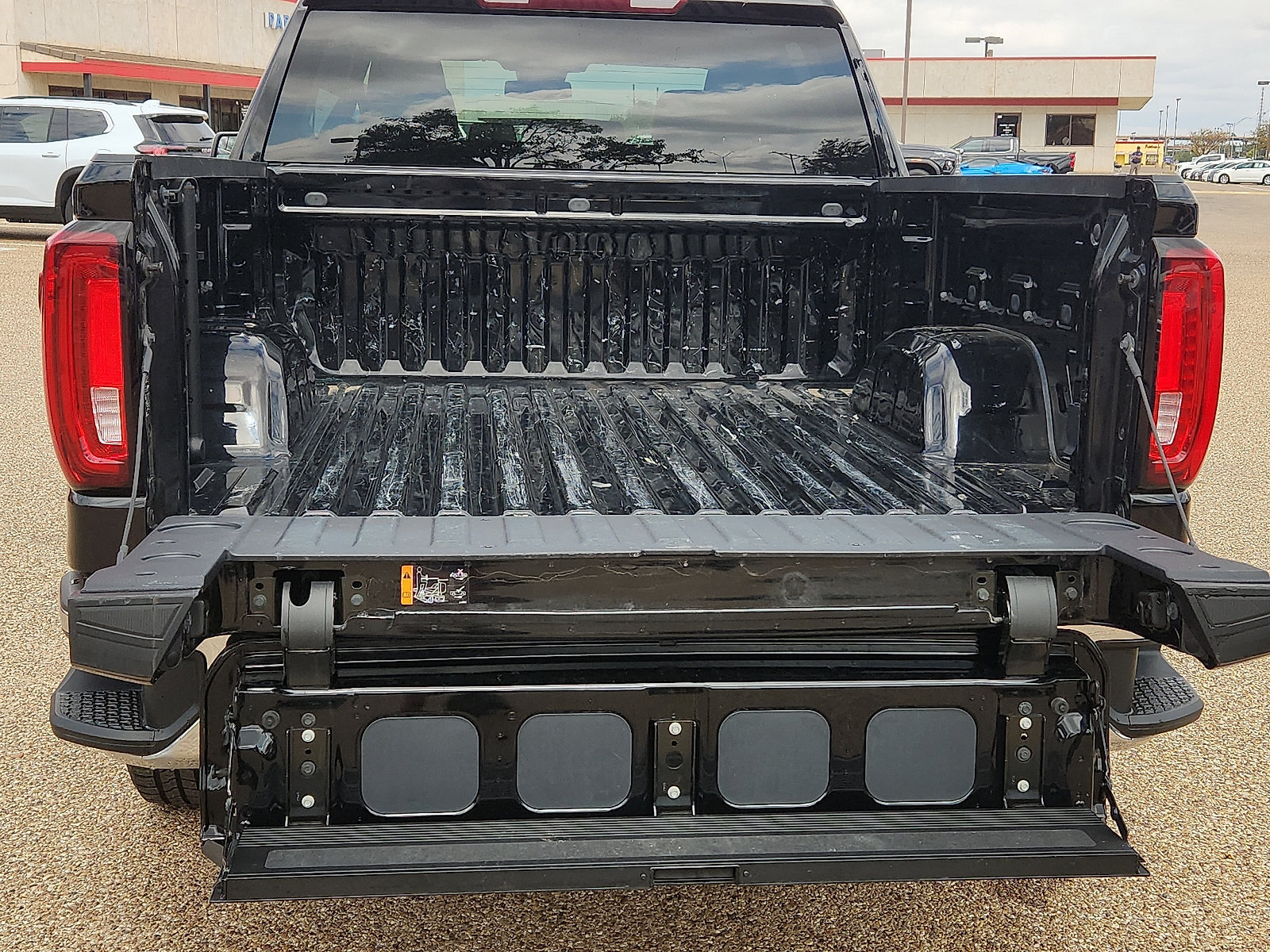 Used 2025 GMC Sierra 1500 SLT AWD/4WD image 12