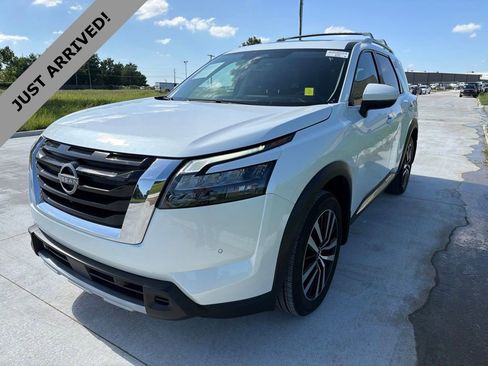 Certified 2025 Nissan Pathfinder Platinum w/ Cargo Package FWD image 1