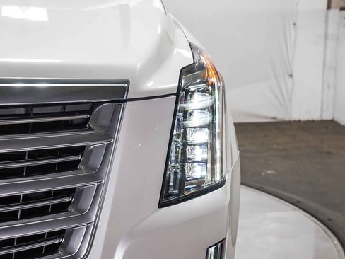 Used 2018 Cadillac Escalade ESV Platinum AWD/4WD image 7
