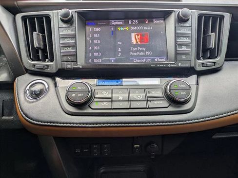 Used 2018 Toyota RAV4 SE w/ Power Extra Value Package FWD image 10