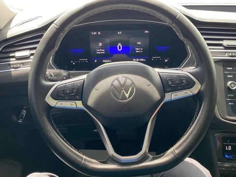 Used 2022 Volkswagen Tiguan SE image 12