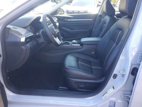 Used 2025 Nissan Altima 2.5 SR image 14