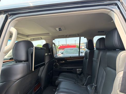 Used 2017 Lexus LX 570 4WD image 12