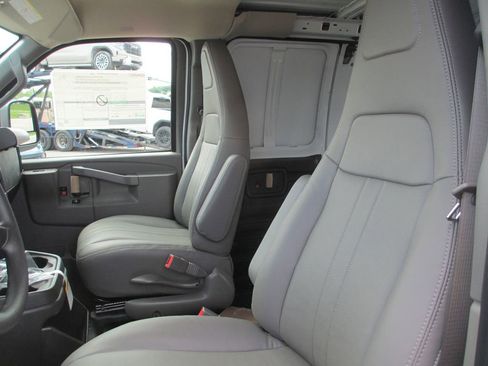 New 2026 GMC Savana 2500 w/ Driver Convenience Package RWD image 11