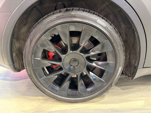 Used 2022 Tesla Model Y Long Range image 22