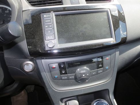 Used 2019 Nissan Sentra SV FWD image 8