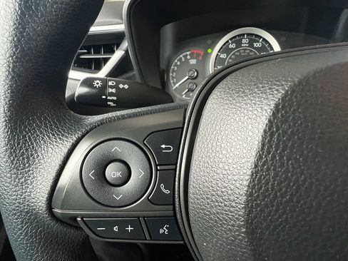 Used 2022 Toyota Corolla LE image 19