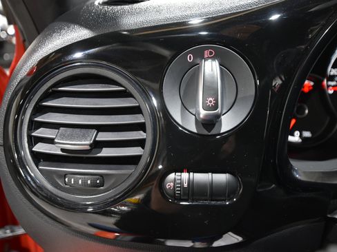 Used 2019 Volkswagen Beetle 2.0T S image 13