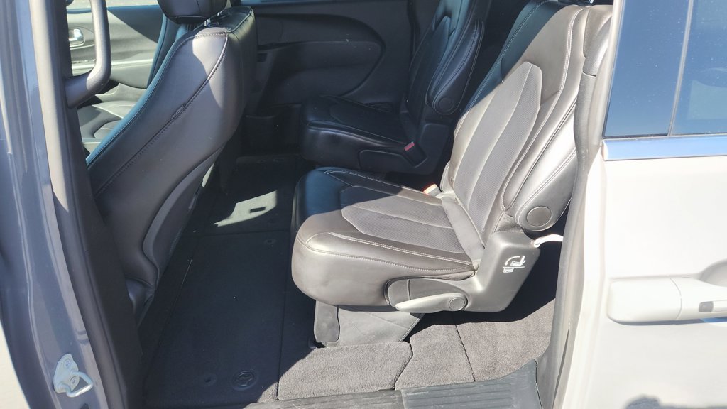 Used 2025 Chrysler Pacifica Select FWD image 14