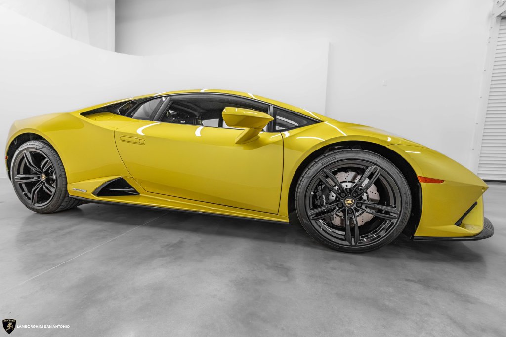 Used 2020 Lamborghini Huracan EVO RWD image 5