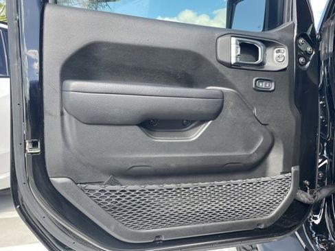 Used 2023 Jeep Gladiator Sport image 13