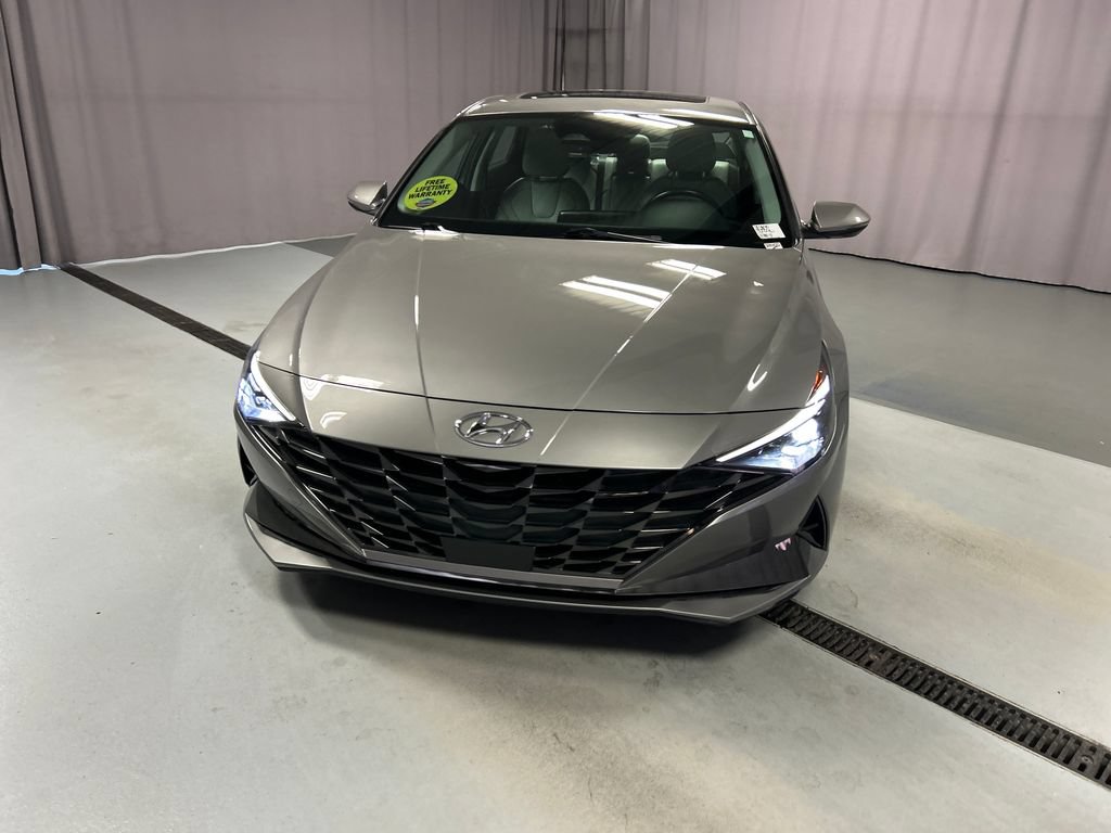Used 2022 Hyundai Elantra Limited FWD image 2