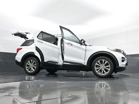 Used 2023 Ford Explorer Limited w/ Equipment Group 301A AWD/4WD image 35