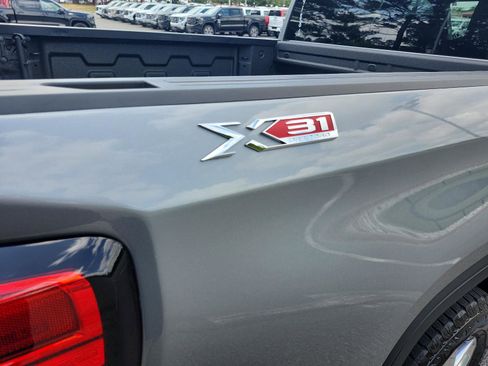 Certified 2025 GMC Sierra 1500 SLT w/ SLT Premium Package image 6