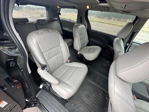 Used 2015 Toyota Sienna Limited Premium image 31