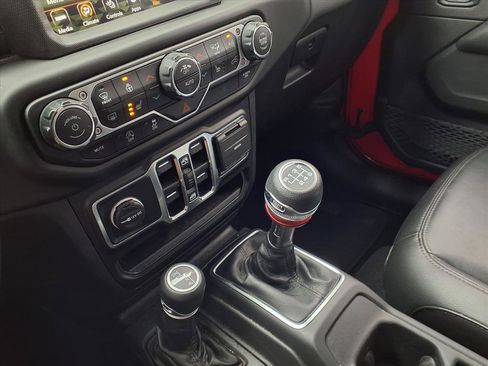 Used 2022 Jeep Wrangler Unlimited Sahara image 13