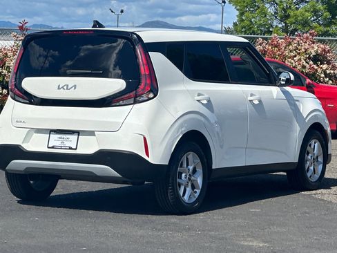 Used 2023 Kia Soul LX w/ LX Technology Package image 4