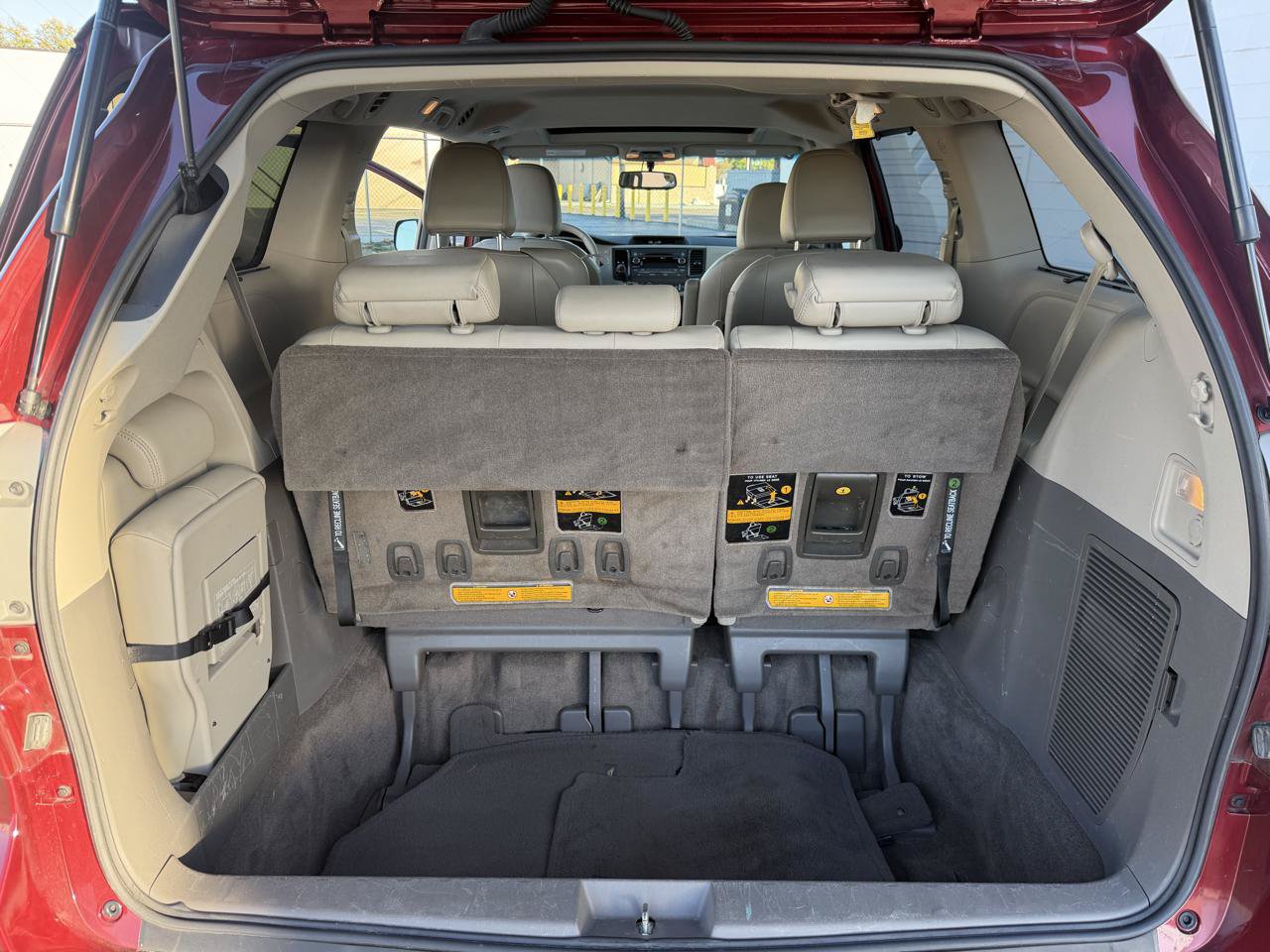 Used 2012 Toyota Sienna XLE FWD image 17