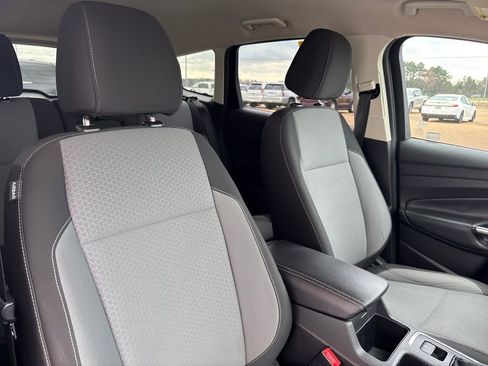 Used 2017 Ford Escape SE w/ Equipment Group 201A image 24