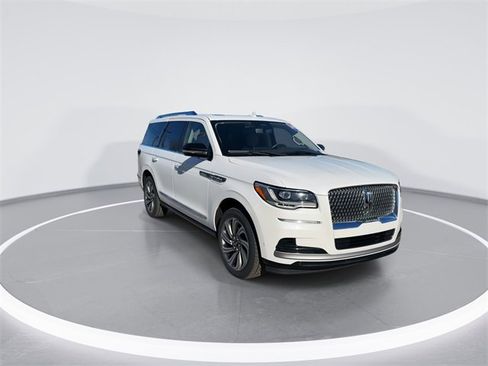 Used 2023 Lincoln Navigator Reserve image 1