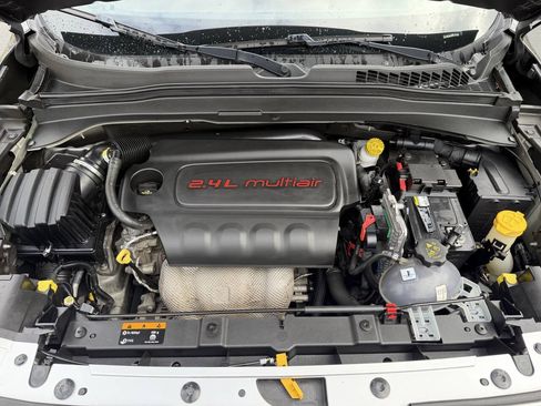 Used 2017 Jeep Renegade Limited AWD/4WD image 29