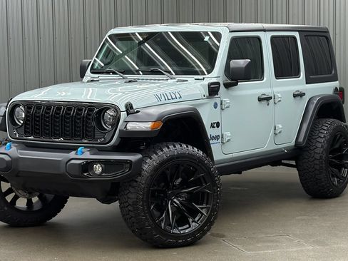 Used 2024 Jeep Wrangler Unlimited AWD/4WD image 1