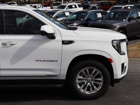 Used 2023 GMC Yukon XL SLT w/ SLT Premium Package image 6